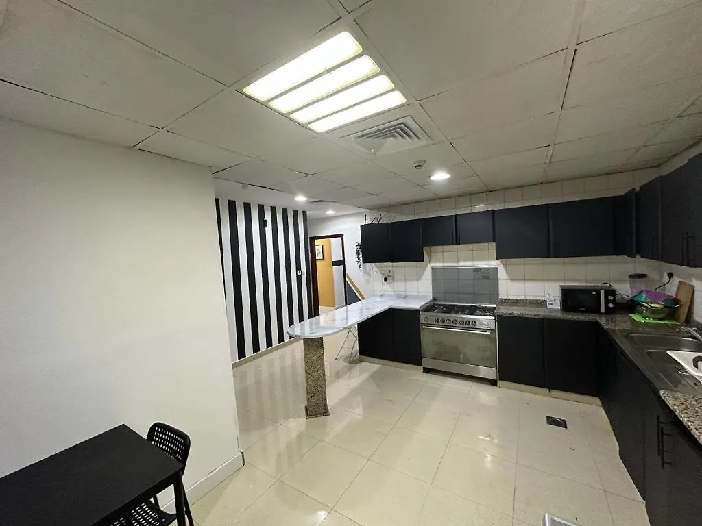 Lovely Partition Room In Barsha 1 Near Metro Дубай Проживание в семье