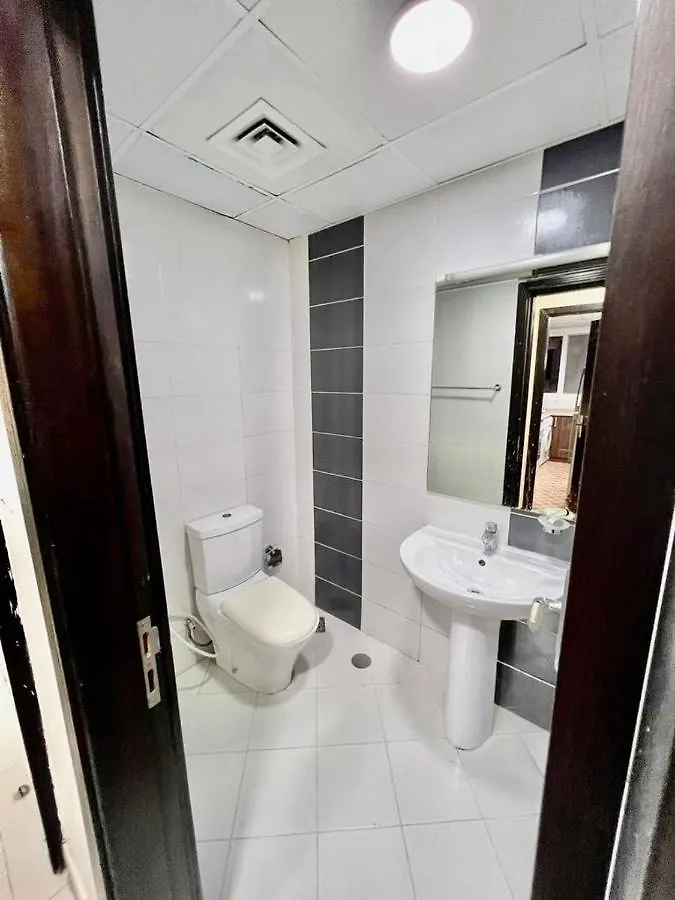 Rum i privatbostad Lovely Partition Room In Barsha 1 Near Metro Dubai